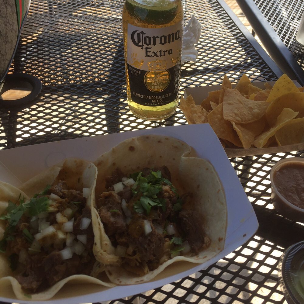 Vagón - Corona with lime and tacos tripleta - Mexican Near Me - Dorado, Puerto Rico