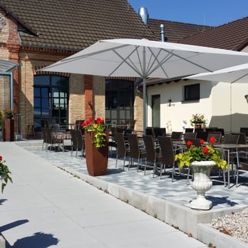 Pizzeria Rustica - Eingangsbereich mit Sonnenterrasse - Italian Near Me - Breisach, BW Pizzeria Rustica - Eingangsbereich mit Sonnenterrasse - Italian Near Me - Breisach, BW