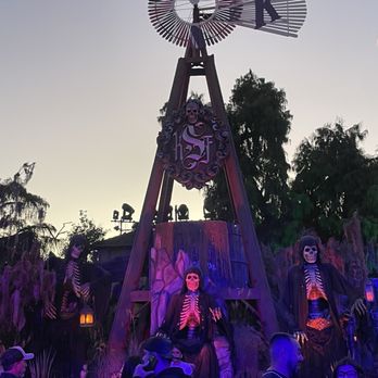 Knott's Scary Farm - When you walk in - Amusement Parks Near Me - Buena Park, California Knott's Scary Farm - When you walk in - Amusement Parks Near Me - Buena Park, California