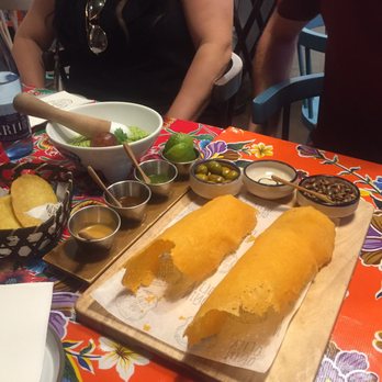 El Niño Viejo - Chicharron de queso - Spanish Near Me - Barcelona, B