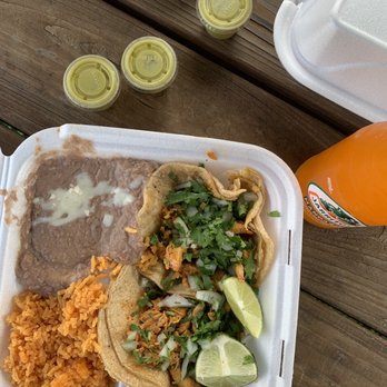 Nina's Taco Shop - Food Trucks Near Me - Sycamore, Illinois