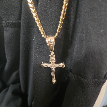TraxNYC - Chain and cross - Jewelry Near Me - Manhattan, New York