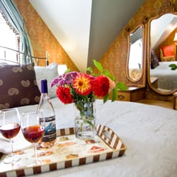 C'est La Vie Inn