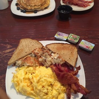 Pronto! - Prontos platter & blueberry pancakes - American Near Me - Royal Oak, Michigan