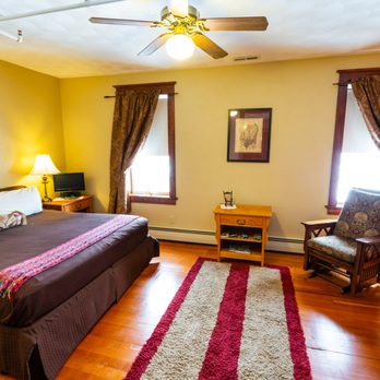 Fountain Chateau - Bed & Breakfast Near Me - Hustler, Wisconsin