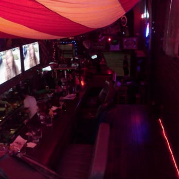 Barney's Beanery - Flat screen TVs back to back while reclining on oldies-style car seats!! Genius!!! - Breakfast & Brunch Near Me - Westwood, California