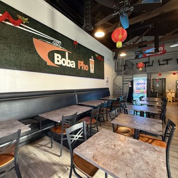 Boba Phở U - Seating area - Vietnamese Near Me - Sacramento, California