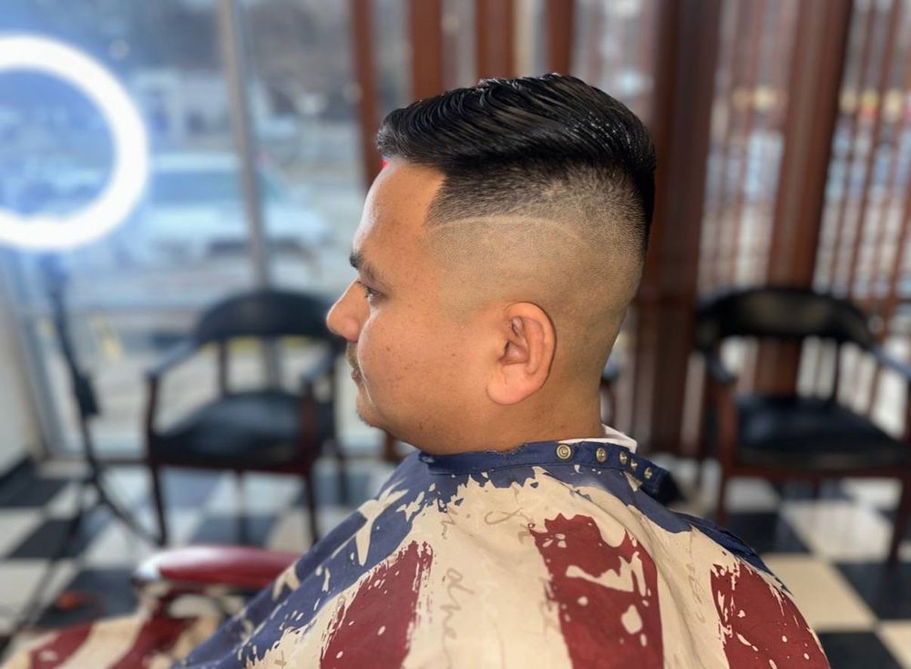 RAYZOR'S Cuts and Shaves Logo