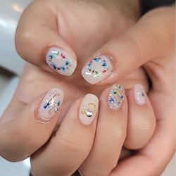 Nail Palace - Real dried flowers what!!!! In love.