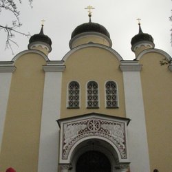 christi-auferstehungs-kathedrale - Vor der Kirche.