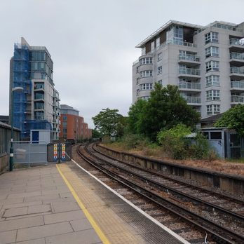East Putney Station - Platform - Train Stations Near Me - London, XGL