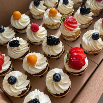 Olipops Bakery - Mini organic chocolate and vanilla cupcakes - Bakeries Near Me Olipops Bakery - Mini organic chocolate and vanilla cupcakes - Bakeries Near Me