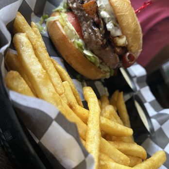 Henry Hudson's Pub - Jalapeño Cream Cheeseburger - Pubs Near Me - Oklahoma City, Oklahoma Henry Hudson's Pub - Jalapeño Cream Cheeseburger - Pubs Near Me - Oklahoma City, Oklahoma