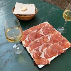 Cave des Etats de Navarre - Assiette de jambon