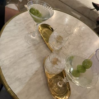 Queen Mary Tavern - Dirty vodka martini with extra olives - Cocktail Bars Near Me - Chicago, Illinois Queen Mary Tavern - Dirty vodka martini with extra olives - Cocktail Bars Near Me - Chicago, Illinois