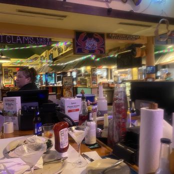 Pinchers - Bar - Seafood Near Me - Fort Myers Beach, Florida
