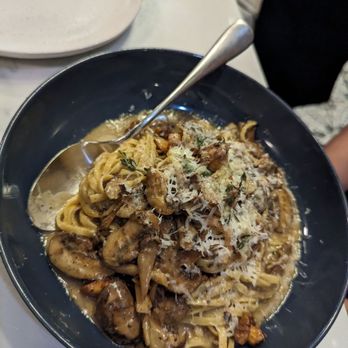 Marina - Mushroom linguini - Italian Near Me - Pasadena, California