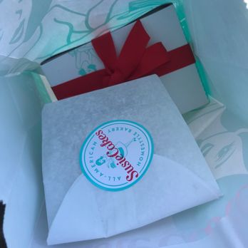 SusieCakes - They gave me an extra cupcake because I burned my self before going in there shop and they're amazing - Bakeries Near Me - Long Beach, California SusieCakes - They gave me an extra cupcake because I burned my self before going in there shop and they're amazing - Bakeries Near Me - Long Beach, California