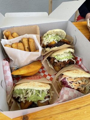Sus Arepas by null