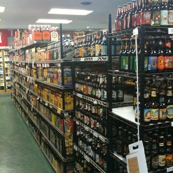 Pineridge Market - Rows of craft beers - Beer, Wine & Spirits Near Me - Highland, Michigan