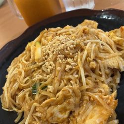 Royal Thai - Chicken pad Thai with Thai tea