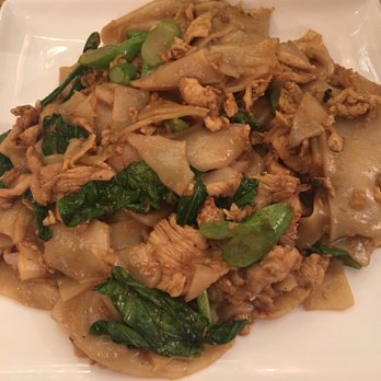 Sisters Thai - Pad see ew with chicken - Thai Near Me - Fairfax, Virginia Sisters Thai - Pad see ew with chicken - Thai Near Me - Fairfax, Virginia