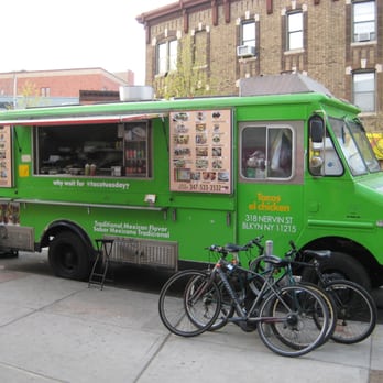 Tacos el Chicken - The truck reads 318 "Nervin" St Brooklyn, NY 11215 but it's usually posted up outside at Walgreens 114 Beverley Rd, Brooklyn, NY 11218. - Food Trucks Near Me - Brooklyn, New York