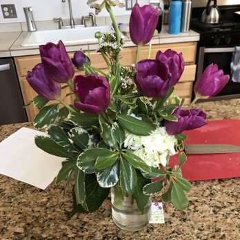 Sonrisa Blooms - 75$ Flower arrangement - Florists Near Me - Albuquerque, New Mexico