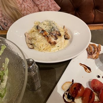 Vino's Italian Kitchen - Chicken Alfredo - Steakhouses Near Me - Thackerville, Oklahoma