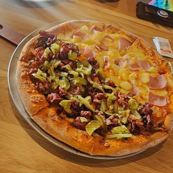 Alas Toxicas - Chili cheese pastrami and Hawaiian - Pizza Near Me - Cerritos, California