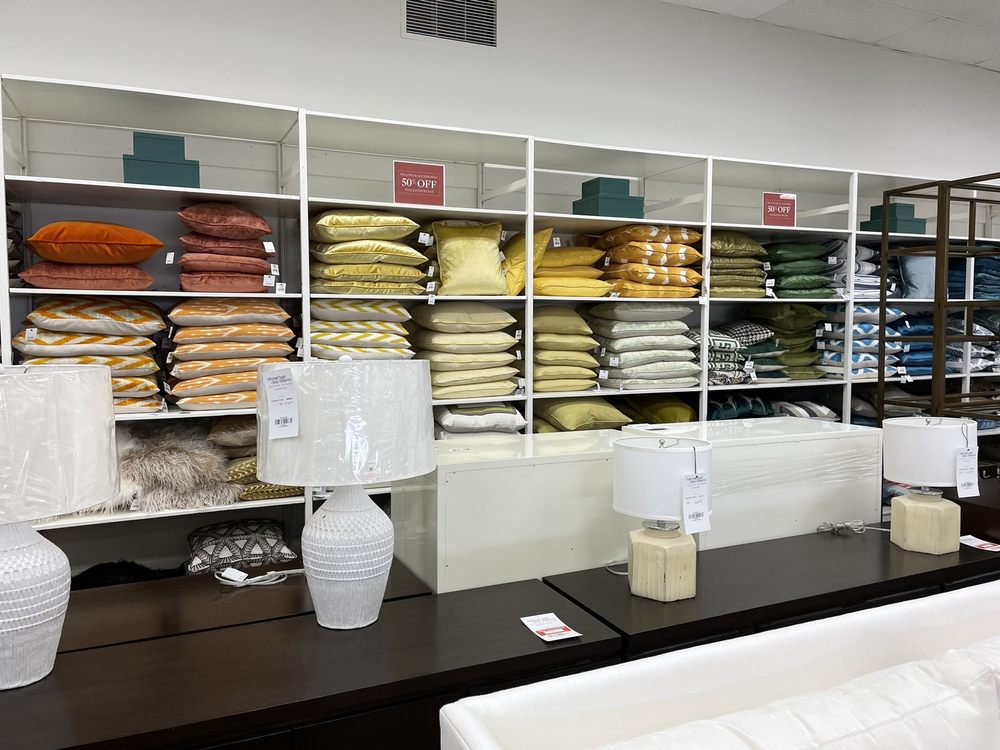 MITCHELL GOLD +BOB WILLIAMS Updated August 2024 1881 Ventura Blvd