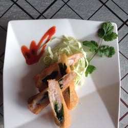 New Lilac Blossom - Thai Shrimp Roll with Sweet and Spicy Sauce