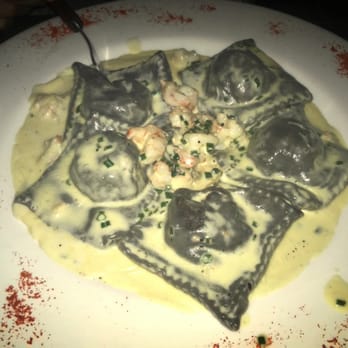 Cornelio - Ravioles negros de salmón y langostinos. - Burgers Near Me - Buenos Aires, C