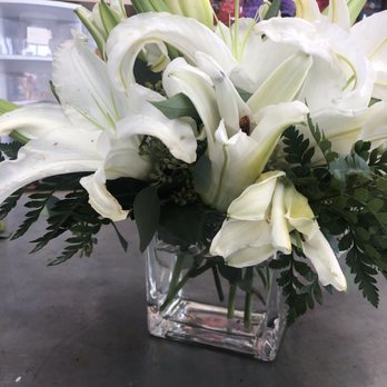 Flower World - 6 Lili's in cube vase - Florists Near Me - Northridge, California