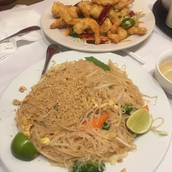 Apsara Restaurant - Chicken pad Thai Salt and pepper Shrimp - Chinese Near Me - Providence, Rhode Island