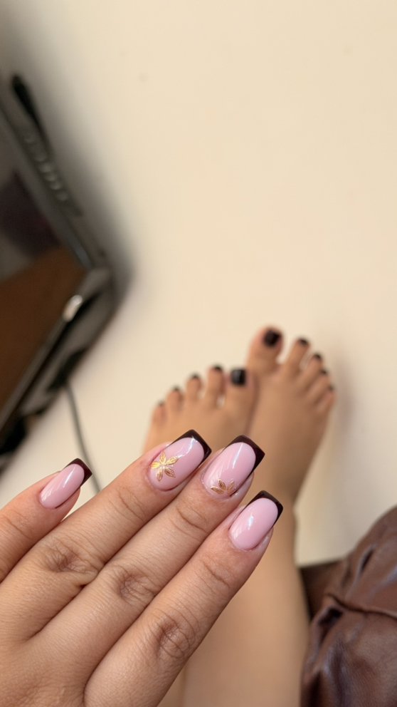 Nachis Nails Logo