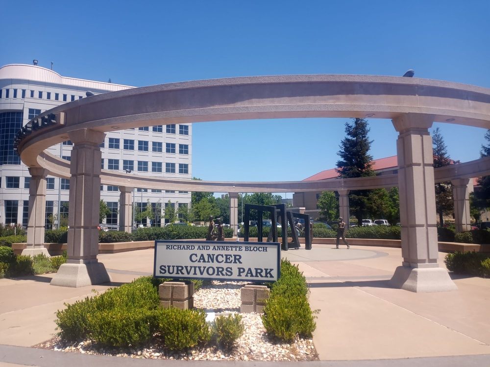 Richard and Annette Bloch Cancer Survivor's Park Logo