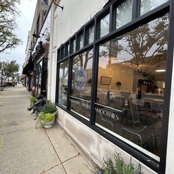 Lilian’s Cafe - Storefront - Coffee & Tea Near Me - La Grange, Illinois Lilian’s Cafe - Storefront - Coffee & Tea Near Me - La Grange, Illinois