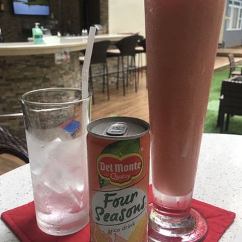 Zermatt Swiss Restaurant - Size comparison - the strawberry smoothie with yogurt was good. - Filipino Near Me - Angeles, PAM
