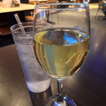 Buffalo Wild Wings - Moscato [Graham + Fisk's] - Chicken Wings Near Me - Tukwila, Washington