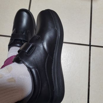Crown City Orthotics and Prosthetics - Shoes has built in heel support - Orthotics Near Me - Pasadena, California Crown City Orthotics and Prosthetics - Shoes has built in heel support - Orthotics Near Me - Pasadena, California