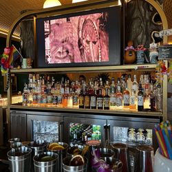 Flamingo Tiki - Cute bar area