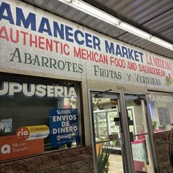 Amanecer Market - Outside
