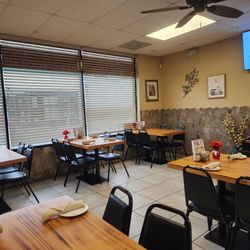 Franco’s Pizzeria  - Inside