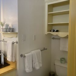 Sonoma Creek Inn - Lots of shelving in the rather large bathroom & a Keurig coffeemaker