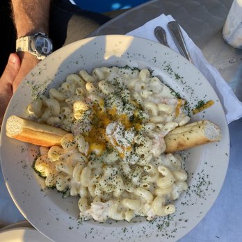 Harpoon Eddie's - 3 cheese pasta with lobster - American Near Me - Sylvan Beach, New York