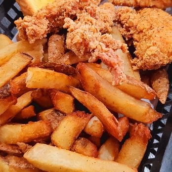 Strips N' Dips - 4 piece Chicken Tenders Combo - Chicken Shop Near Me - Inglewood, California