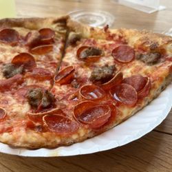 Andy’s Pizza - Tysons - Proportion and sausage