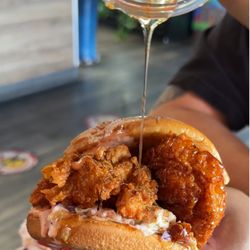 Legend Hot Chicken - Montebello - Sandwich