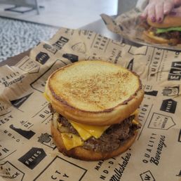 Cheesy burger Cheesy burger